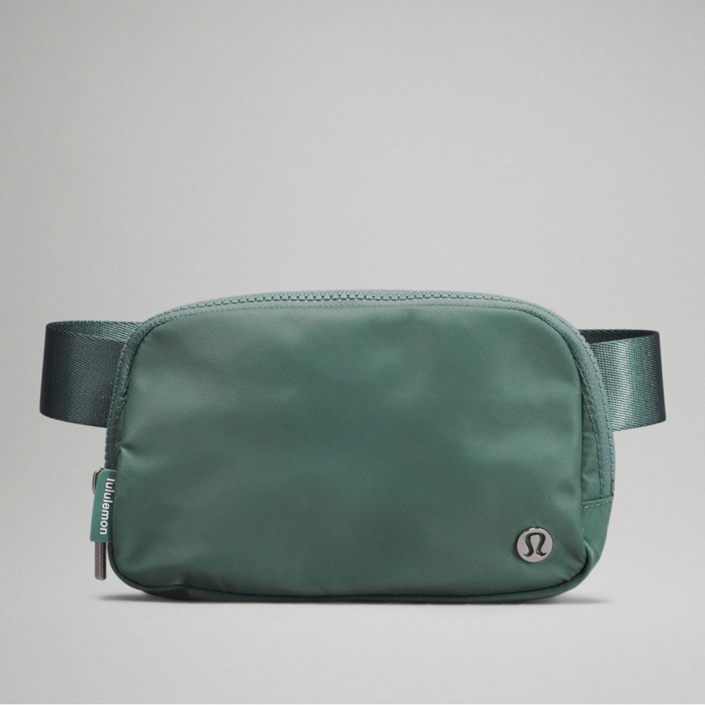 Lululemon Everywhere Belt Bag